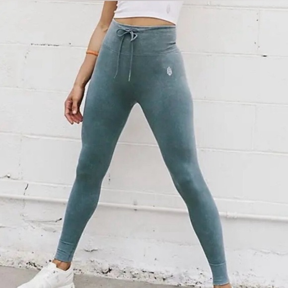 FP Movement l Go To Leggings l Size: Medium/Large - Picture 2 of 16